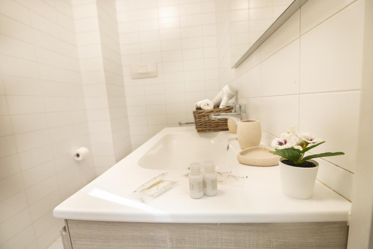 Relais Emilei Apartment เวโรนา ภายนอก รูปภาพ