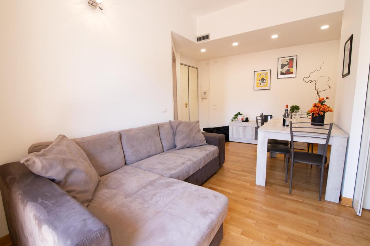 Relais Emilei Apartment เวโรนา ภายนอก รูปภาพ