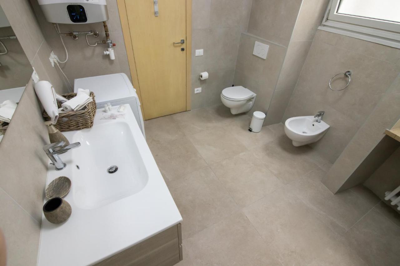 Relais Emilei Apartment เวโรนา ภายนอก รูปภาพ